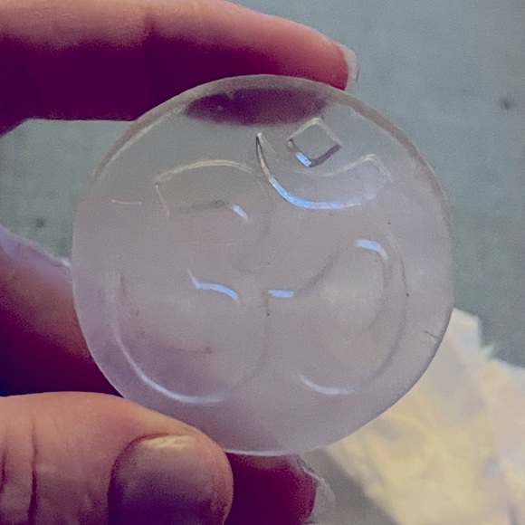 Carved OM fluorite - Picture 3 of 3